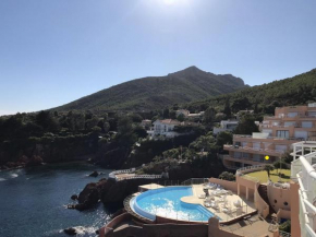 Appartement 3 pièces pieds dans l 'eau front de mer sur la côte d'Azur